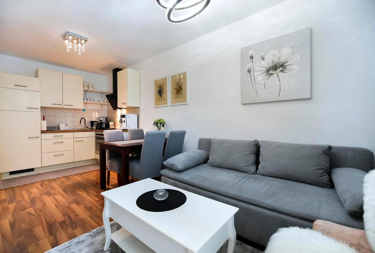 Apartman Monika Pula 0*,