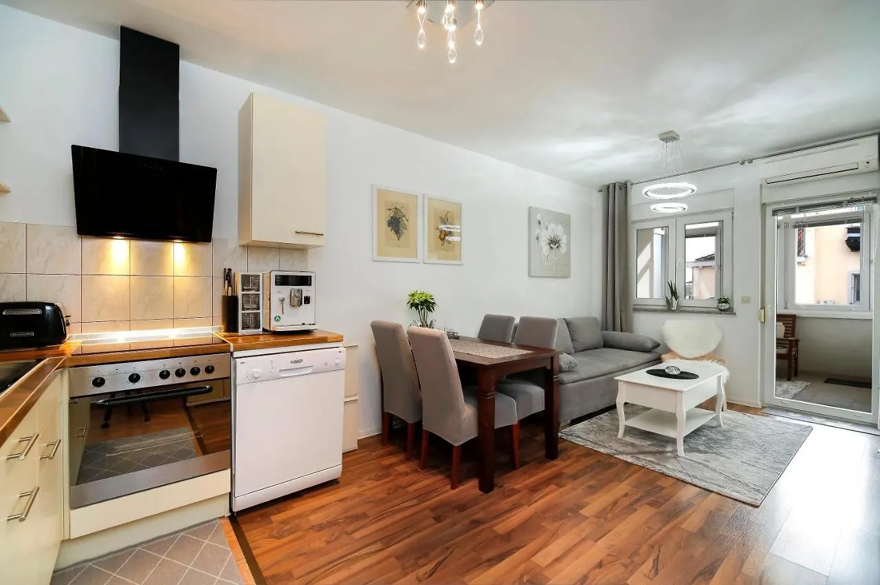 Apartman Monika Pula 0*,  Kroatien